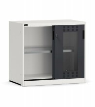 Skříň s posuvnými polykarbonátovými dveřmi Skříň s posuvnými polykarbonátovými dveřmi